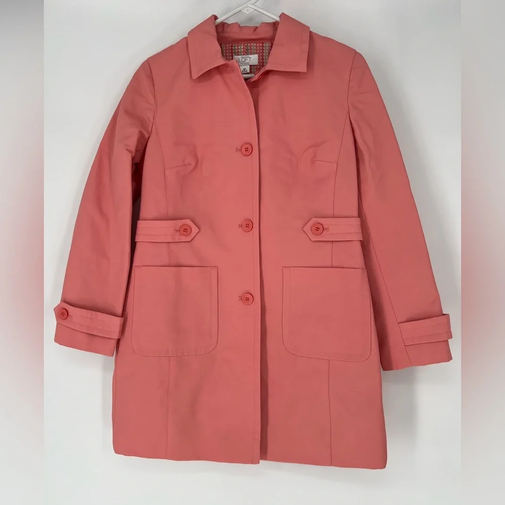 LOFT PETITES NWOT RAIN COAT W/POLKA‎ DOT LINING, DEEP POCKETS, STYLISH WELL MADE - Picture 2 of 9